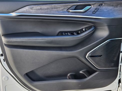 Used 2022 Jeep Grand Cherokee Overland w/ Advanced Protech Group III image 18