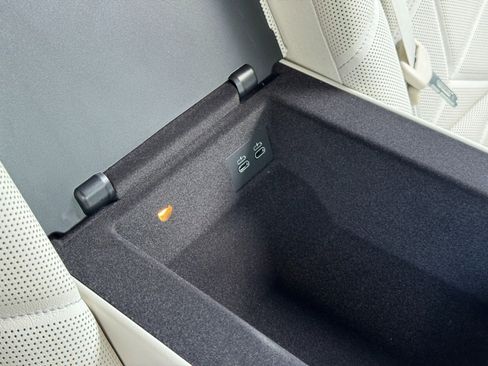 Used 2023 BMW i7 xDrive60 w/ Executive Package 2 image 35