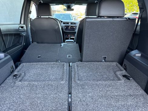 Used 2023 Volkswagen Tiguan SE R-Line image 16