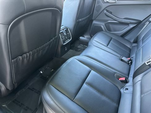 Certified 2025 Porsche Macan AWD/4WD image 13
