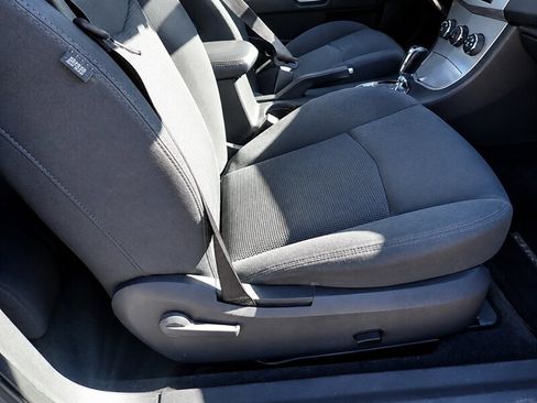Used 2010 Chrysler Sebring Touring FWD image 9