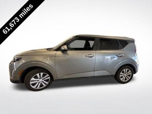 Used 2023 Kia Soul LX FWD image 2