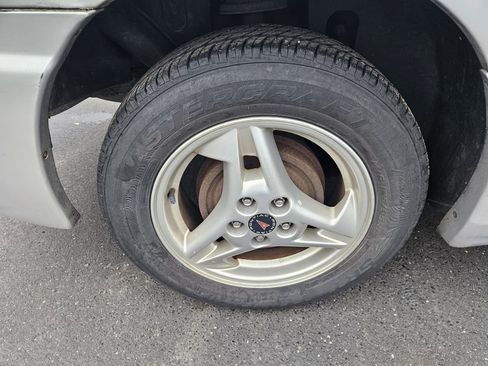 Used 2004 Pontiac Sunfire Coupe w/ 1SB Preferred Equipment Group image 19