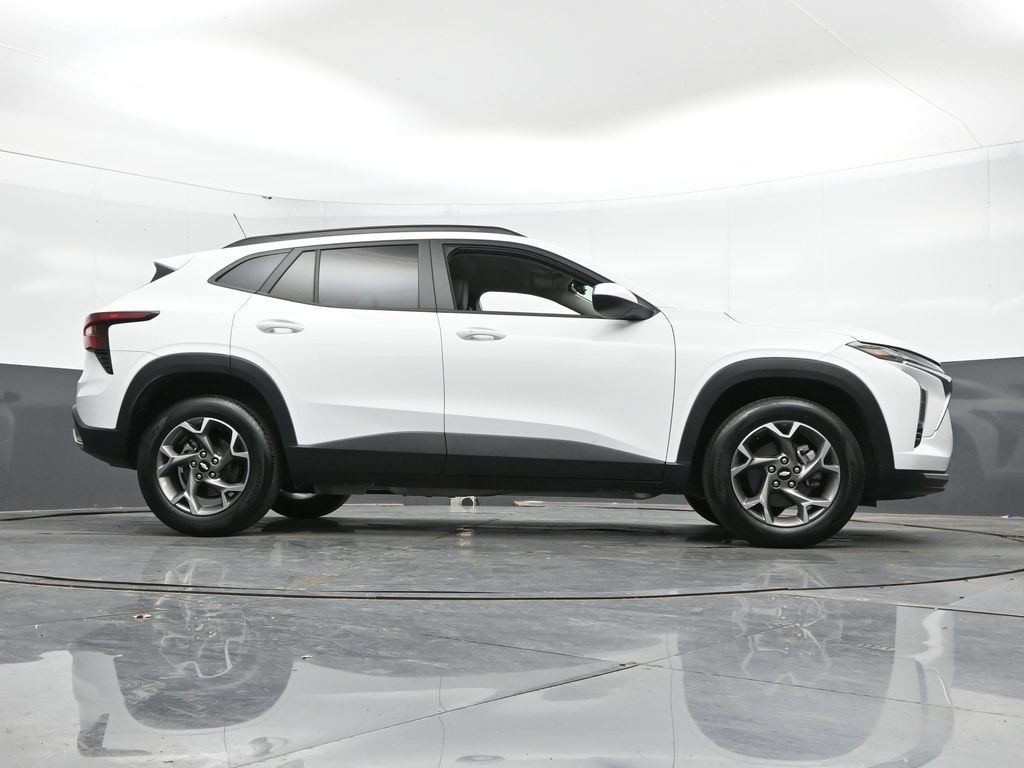Used 2025 Chevrolet Trax LT w/ LT Convenience Package FWD image 43