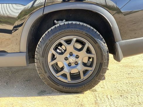 Used 2025 Honda Pilot TrailSport image 31