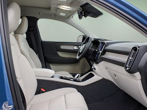 New 2025 Volvo XC40 B5 Ultra w/ Climate Package image 35