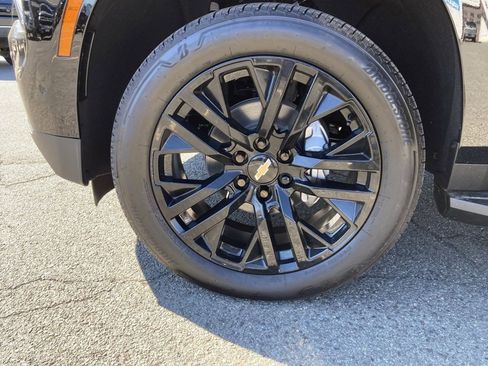 New 2025 Chevrolet Suburban Premier image 29