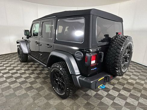 Used 2023 Jeep Wrangler Unlimited w/ Cold Weather Group AWD/4WD image 5
