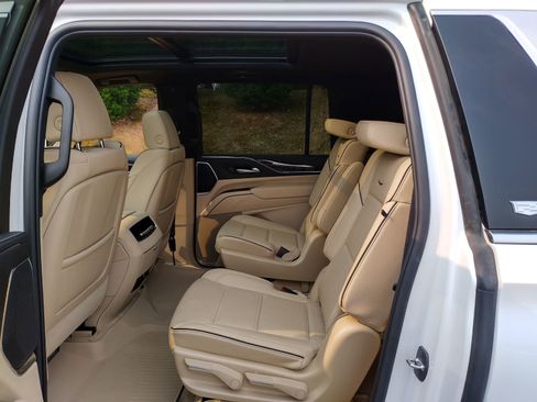 Certified 2024 Cadillac Escalade ESV Premium Luxury image 23