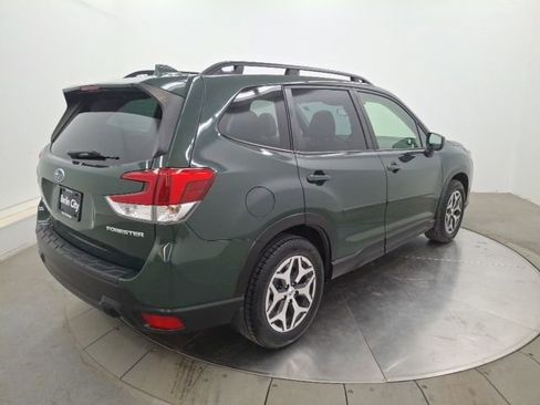 Used 2023 Subaru Forester Premium image 7
