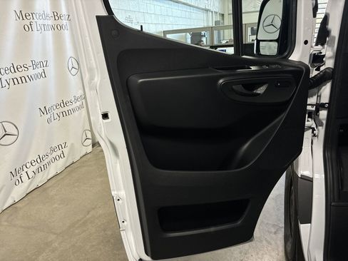 New 2025 Mercedes-Benz Sprinter 2500 image 9