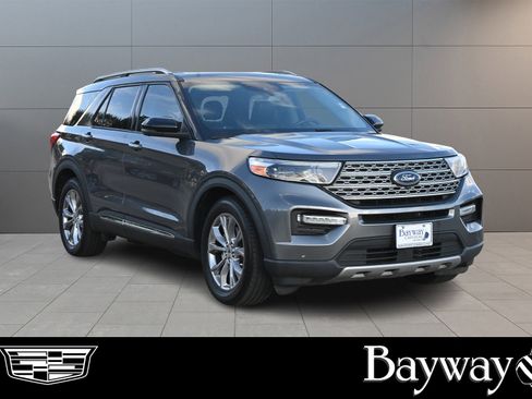 Used 2021 Ford Explorer Limited w/ Equipment Group 301A image 3