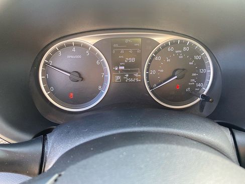 Used 2019 Nissan Kicks S image 15