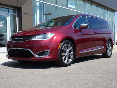 Used 2019 Chrysler Pacifica Limited w/ Advanced Safetytec Group