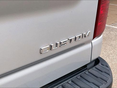 Used 2022 Chevrolet Silverado 2500 Custom w/ Custom Value Package AWD/4WD image 11