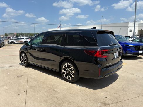 Certified 2026 Honda Odyssey Elite image 6