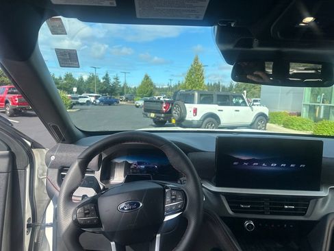 Used 2025 Ford Explorer ST AWD/4WD image 12