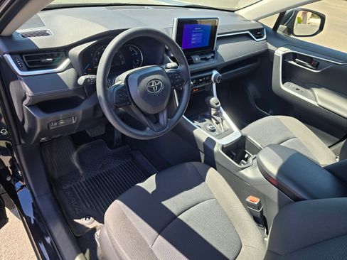 Used 2025 Toyota RAV4 LE AWD/4WD image 32