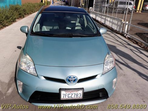 Used 2014 Toyota Prius Four w/ Solar Roof Package image 2