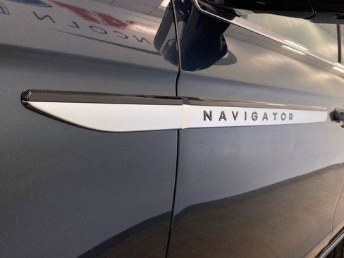New 2026 Lincoln Navigator Reserve AWD/4WD image 18