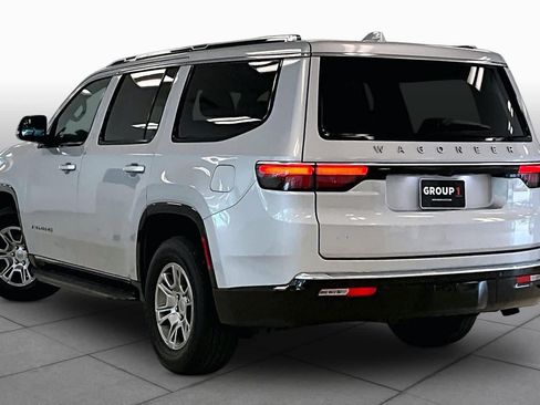 Used 2023 Jeep Wagoneer 2WD image 11