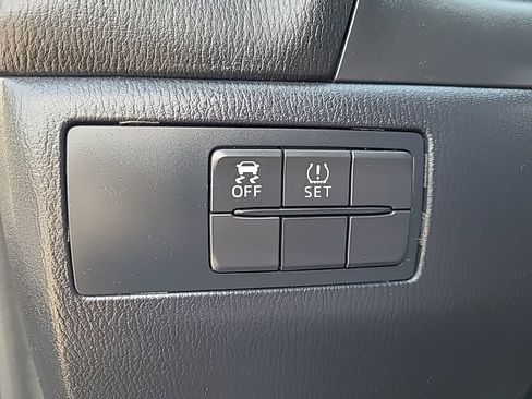 Used 2015 MAZDA MAZDA3 i Sport image 23