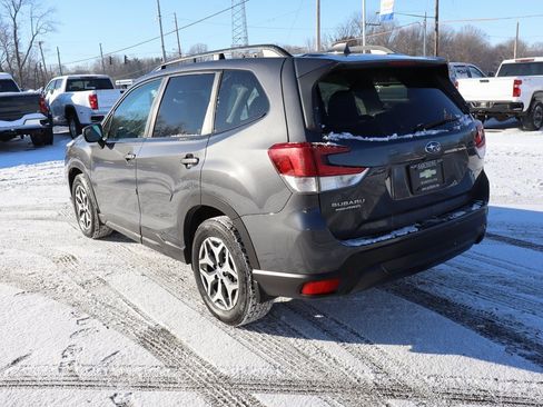 Used 2021 Subaru Forester Premium image 3
