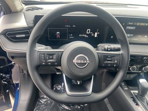 New 2025 Nissan Kicks SV image 9