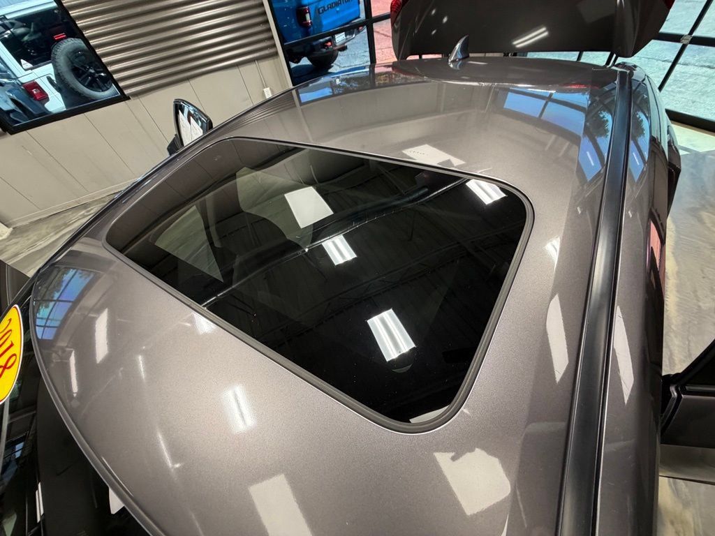 Used 2018 Honda Civic Touring image 9