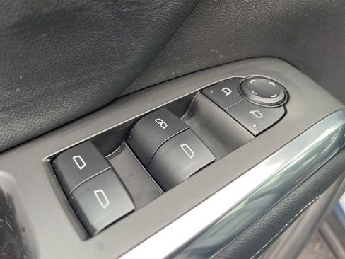 Used 2025 Chevrolet Traverse LT image 29