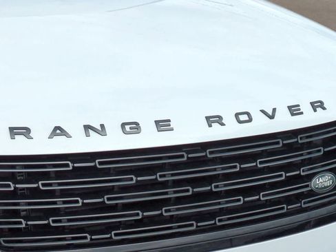New 2025 Land Rover Range Rover Long Wheelbase SE image 12