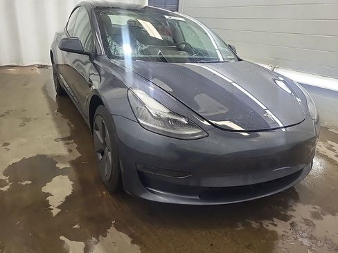 Used 2023 Tesla Model 3 Standard Range image 2
