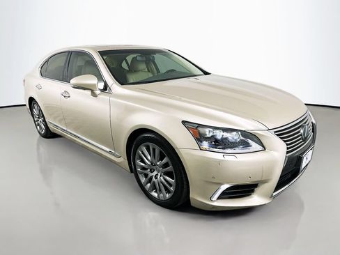 Used 2013 Lexus LS 460 w/ Comfort Pkg RWD image 3