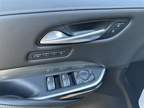 Used 2025 Cadillac XT4 Premium Luxury image 13