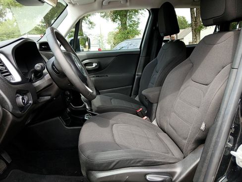 Used 2018 Jeep Renegade Latitude w/ UConnect 8.4 Nav Group image 19