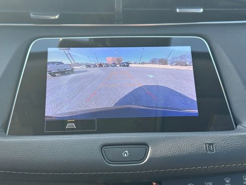 Used 2021 Cadillac XT4 Luxury w/ Cold Weather Package image 32