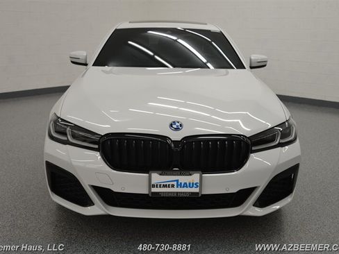 Used 2023 BMW 530e w/ M Sport Package RWD image 5