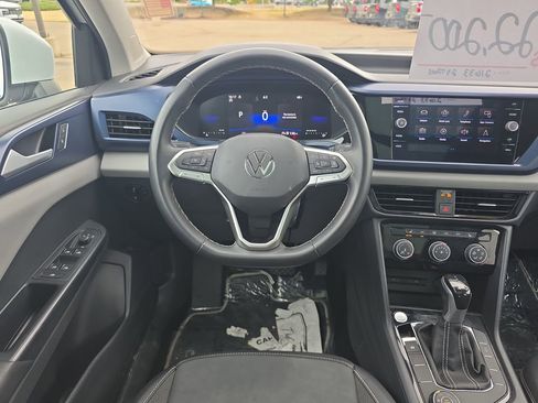 Used 2023 Volkswagen Taos SE AWD/4WD image 14
