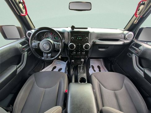 Used 2016 Jeep Wrangler Unlimited Rubicon w/ Connectivity Group AWD/4WD image 18
