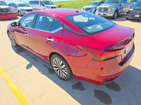 Used 2025 Nissan Altima 2.5 SV FWD image 7