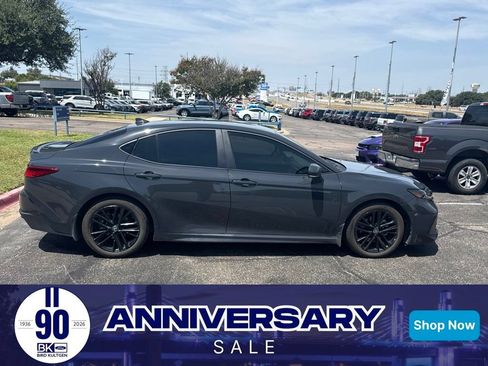 Used 2025 Toyota Camry SE w/ Convenience Package FWD image 1