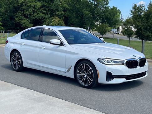 Used 2022 BMW 530i xDrive w/ Convenience Package AWD/4WD image 2