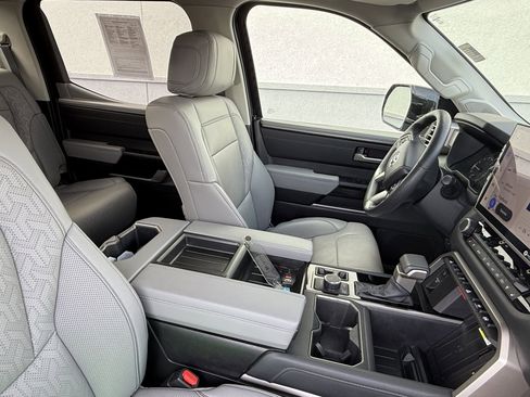 Used 2023 Toyota Tundra Limited image 31