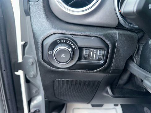 Used 2020 Jeep Wrangler Unlimited Sahara AWD/4WD image 12