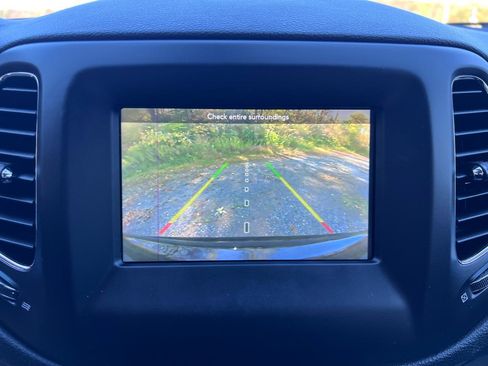 Used 2020 Jeep Compass Latitude w/ Cold Weather Group AWD/4WD image 17