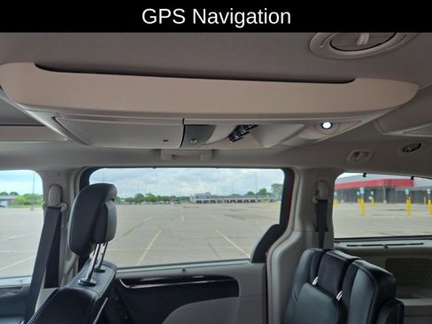 Used 2012 Chrysler Town & Country Limited w/ Luxury Group FWD image 12