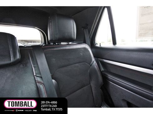 Used 2018 Ford Explorer XLT w/ Equipment Group 202A FWD image 12