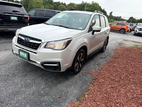Used 2018 Subaru Forester 2.5i Premium w/ All-Weather Package AWD/4WD image 4