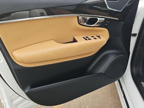 Used 2018 Volvo XC90 T6 Momentum w/ Convenience Package image 9