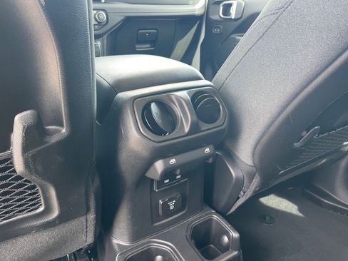 Used 2025 Jeep Wrangler Unlimited Rubicon image 22